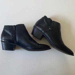 Simply Vera Black Booties